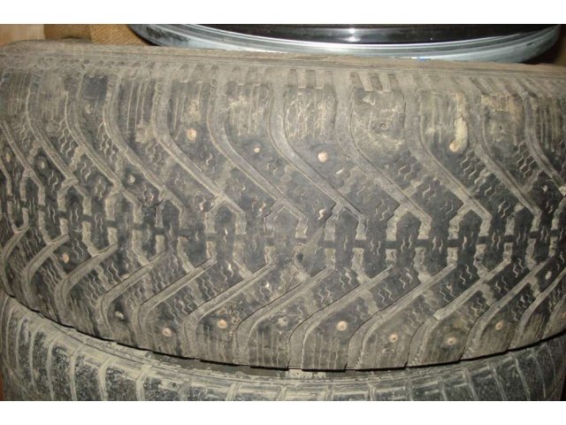 3 покрышки Goodyear Ultra Grip 500, шипы, 195х65х15 в городе Череповец, фото 1, стоимость: 4 000 руб.