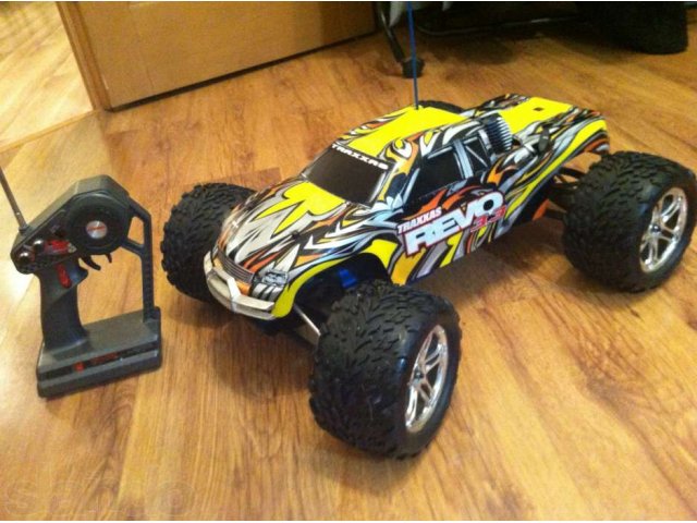 Traxxas Revo 3.3 + много запчастей + топливо в городе Красноярск, фото 3, Транспорт