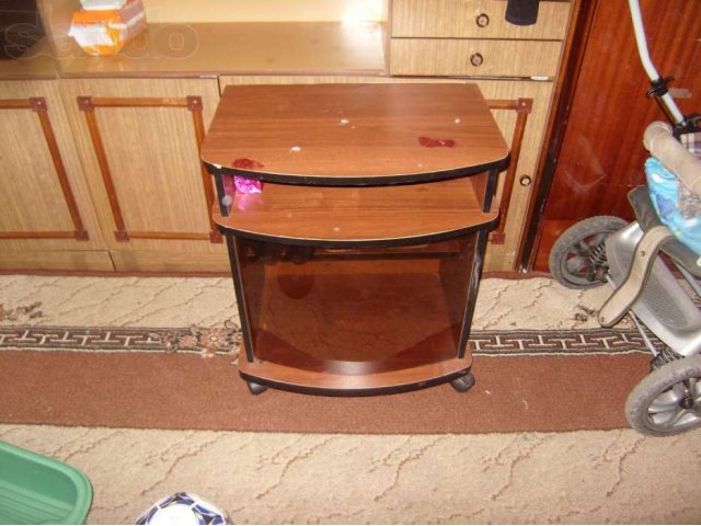 Продаю тумбу под телевизор в городе Чебоксары, фото 1, Столы и стулья