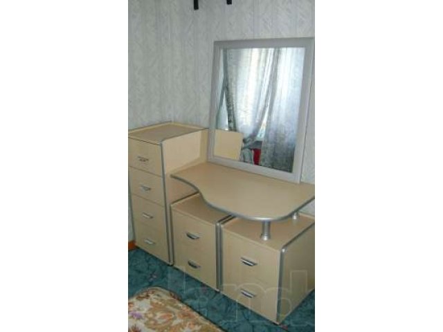 Туалетный столик с зеркалом в городе Каменск-Уральский, фото 1, стоимость: 4 000 руб.