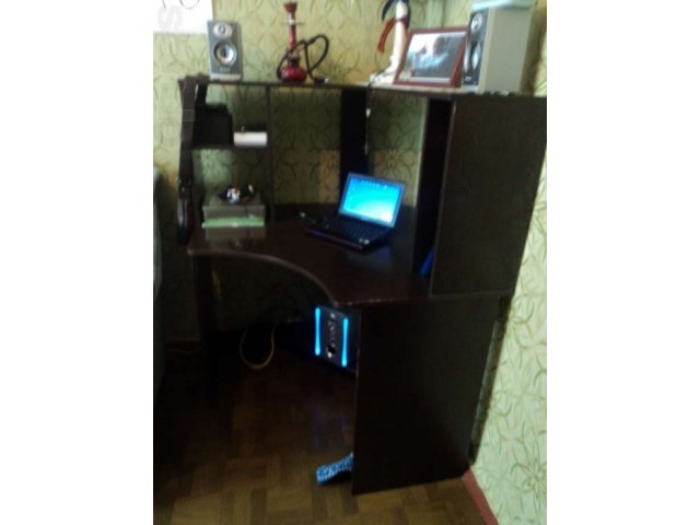 Угловой компьютерный стол в городе Кемерово, фото 2, стоимость: 1 500 руб.