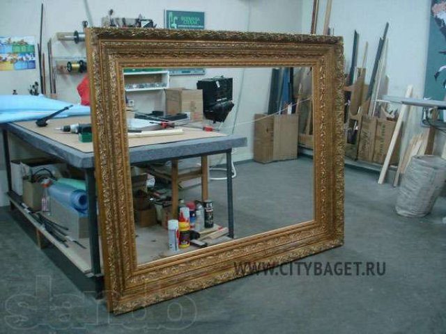 зеркало с золотистым обрамлением в городе Магнитогорск, фото 1, стоимость: 4 700 руб.