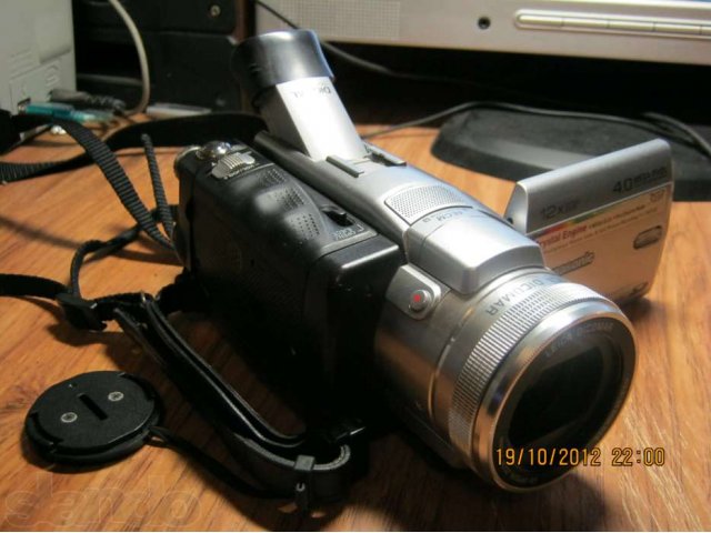 Полупрофессиональная видеокамера Panasonic NV-GS400 (б/у)+накам.свет в городе Киров, фото 4, Видеокамеры