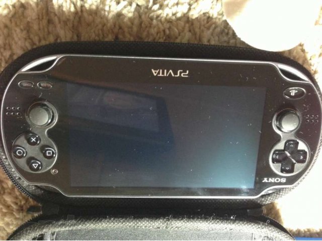 Psp Vita как новая +4 игры и чехол в городе Ярославль, фото 1, стоимость: 9 800 руб.