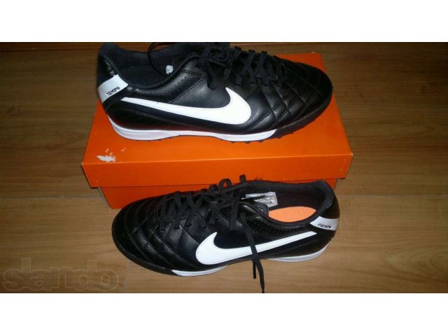 Продам новые фирменные кроссовки NIKE (футбольные бутсы) в городе Нягань, фото 1, Мужская обувь