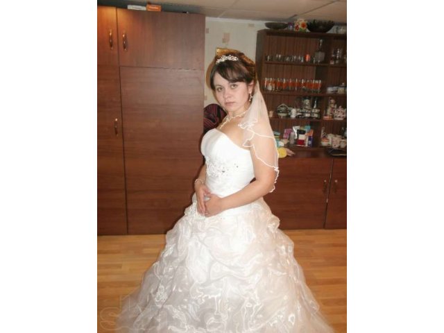 Продам свадебное платье в городе Златоуст, фото 1, стоимость: 6 000 руб.