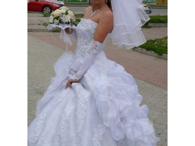 Свадебное платье в городе Нижневартовск, фото 2, стоимость: 15 000 руб.