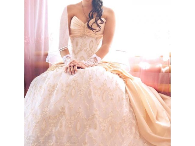 Свадебное платье в городе Йошкар-Ола, фото 1, стоимость: 7 500 руб.