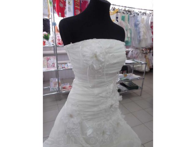 Кремовое Свадбное платье со шлейфом в городе Чебаркуль, фото 1, Свадебные платья