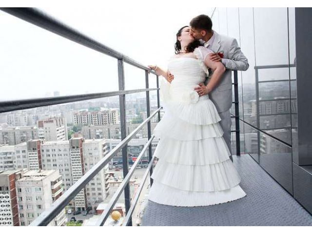 Продам свадебное платье р-р 50-54 в городе Новосибирск, фото 1, Свадебные платья