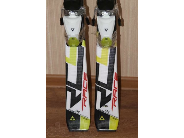 Продам юниорские горные лыжи Fischer RC4 Race Junior 140см c креп-ми в городе Москва, фото 2, Московская область