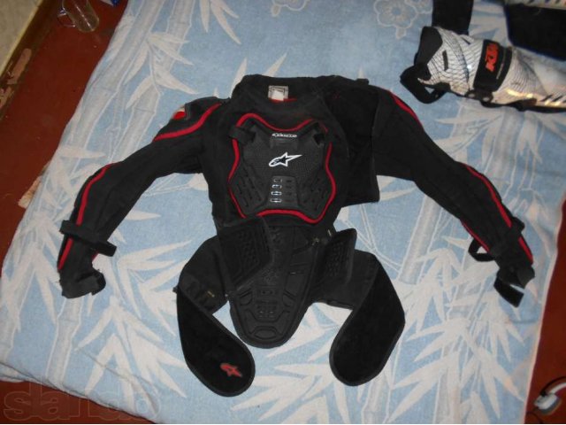 продам черепаху alpinestars и наколенники КТМ в городе Ростов-на-Дону, фото 1, Ростовская область