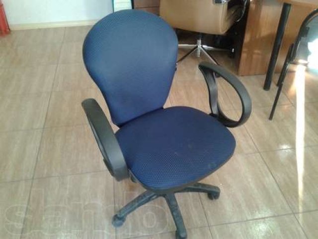 продам офисные кресла, стол в городе Ярославль, фото 3, стоимость: 0 руб.