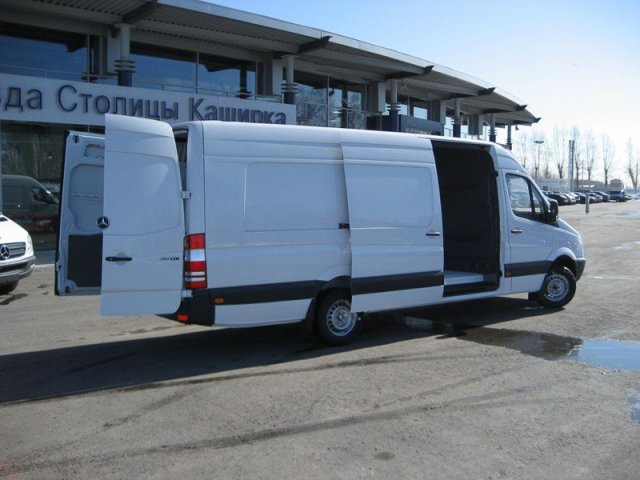 Mercedes Sprinter,  фургон,  2013 г. в.,  механика,  2,148 л,  цвет:  белый в городе Москва, фото 1, Mercedes