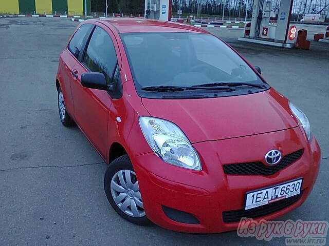 Toyota Yaris,  хэтчбек,  2010 г. в.,  пробег:  40000 км.,  механическая,  1.0 л в городе Череповец, фото 3, стоимость: 380 000 руб.