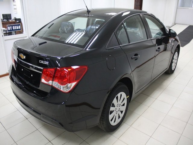 Chevrolet Cruze,  седан,  2013 г. в.,  механика,  1,6 л,  цвет:  черный в городе Москва, фото 3, Московская область