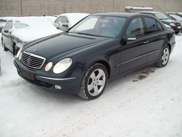 Продается Mercedes E 500,  цвет:  черный,  двигатель: 5.0 л,  306 л. с.,  кпп:  механика,  кузов:  Седан,  пробег:  161286 км в городе Саратов, фото 3, Саратовская область