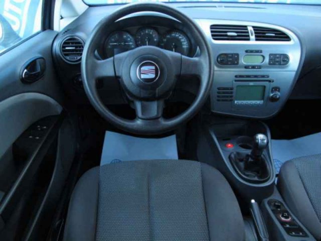 Продается Seat Leon 1.6 (100 HP),  цвет:  синий,  двигатель: 1.5 л,  100 л. с.,  кпп:  механическая,  кузов:  хэтчбек,  пробег:  115123 км,  состояние.. . в городе Москва, фото 7, Seat