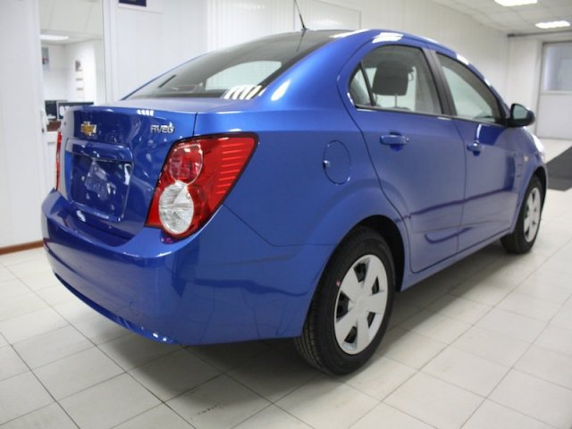 Chevrolet Aveo,  седан,  2013 г. в.,  автомат,  1,6 л,  цвет:  синий в городе Москва, фото 2, стоимость: 480 000 руб.