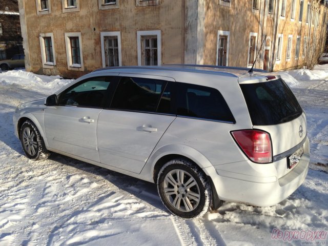 Opel Astra,  универсал,  2010 г. в.,  пробег:  45000 км.,  роботизированная,  1.6 л в городе Киров, фото 3, стоимость: 560 000 руб.