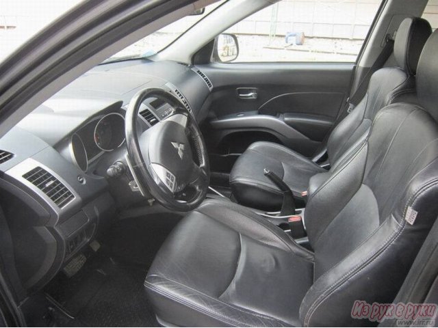 Mitsubishi Outlander XL,  внедорожник,  2007 г. в.,  пробег:  130000 км.,  автоматическая,  3 л в городе Киров, фото 4, стоимость: 780 000 руб.