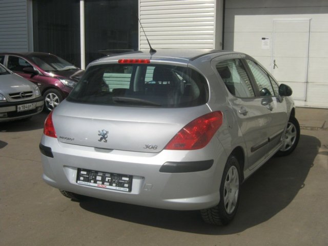 Продаётся Peugeot 308,  2008 г. в.,  Серебристый хэтчбек,  пробег:  104000 км.,  объём двигателя:  1598 куб.  см.,  передний привод,  трансмиссия:.. . в городе Москва, фото 2, Московская область