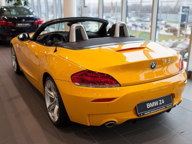 BMW Z4,  кабриолет,  2012 г. в.,  механика,  1,997 л,  цвет:  желтый металлик в городе Москва, фото 2, BMW