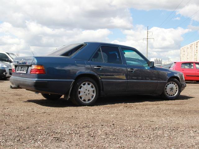 Mercedes E 420,  1992 г. в.,  автоматическая,  3198 куб.,  пробег:  175000 км. в городе Москва, фото 4, Mercedes