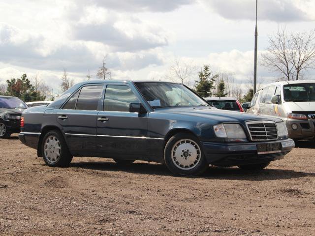 Mercedes E 420,  1992 г. в.,  автоматическая,  3198 куб.,  пробег:  175000 км. в городе Москва, фото 7, Mercedes