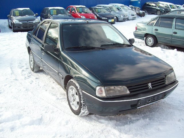 Продается Peugeot 405,  цвет:  зеленый,  двигатель: 1.6 л,  89 л. с.,  кпп:  механика,  кузов:  Седан,  пробег:  232921 км в городе Саратов, фото 1, стоимость: 90 000 руб.