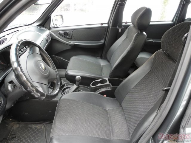 Chevrolet Niva,  универсал,  2011 г. в.,  пробег:  24000 км.,  механическая в городе Санкт-Петербург, фото 3, Ленинградская область