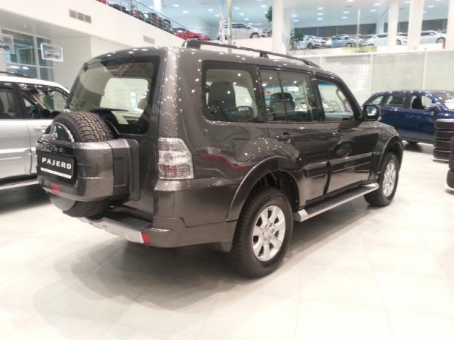 Mitsubishi Pajero IV,  внедорожник,  2013 г. в.,  автомат,  2,972 л,  цвет:  серый металлик в городе Москва, фото 2, стоимость: 1 749 990 руб.