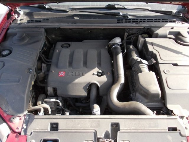 Продается Citroen C5,  цвет:  красный,  двигатель: 1.9 л,  107 л. с.,  кпп:  механика,  кузов:  Седан,  пробег:  211000 км в городе Саратов, фото 4, стоимость: 243 000 руб.