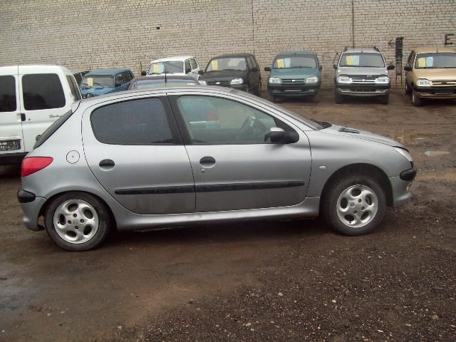 Продается Peugeot 206,  цвет:  серый,  двигатель: 1.4 л,  75 л. с.,  кпп:  механика,  кузов:  Хэтчбек,  пробег:  74459 км в городе Саратов, фото 4, стоимость: 175 000 руб.