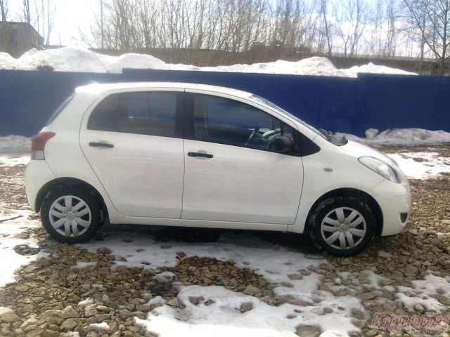 Toyota Yaris,  хэтчбек,  2009 г. в.,  пробег:  52000 км.,  механическая,  1.0 л в городе Пермь, фото 2, стоимость: 376 000 руб.