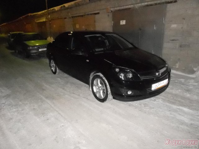 Opel Astra,  седан,  2010 г. в.,  пробег:  26500 км.,  механическая,  1.6 л в городе Тюмень, фото 1, Opel