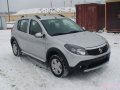 Renault Sandero,  хэтчбек,  2013 г. в.,  механическая,  1.6 л,  цвет:  серебристый в городе Воронеж, фото 1, Воронежская область