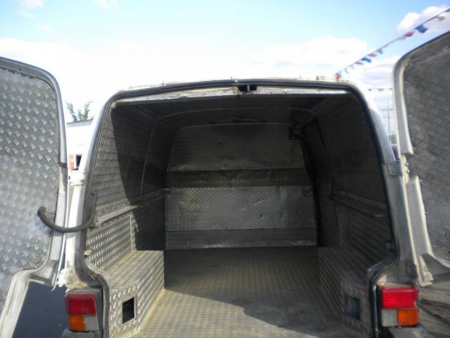 Продаётся Volkswagen Transporter 1997 г. в.,  2500 см3,  пробег:  100000 км.,  цвет:  белый в городе Москва, фото 4, стоимость: 220 000 руб.