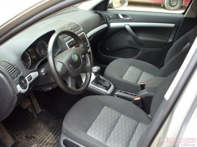 Skoda Octavia,  хэтчбек,  2011 г. в.,  пробег:  40500 км.,  автоматическая,  1.6 л в городе Киров, фото 2, Skoda