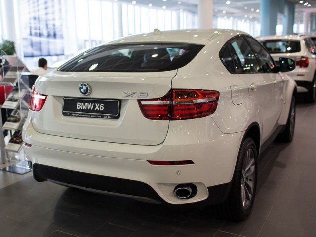 BMW X6,  внедорожник,  2012 г. в.,  автомат,  2,979 л,  цвет:  белый в городе Москва, фото 1, BMW