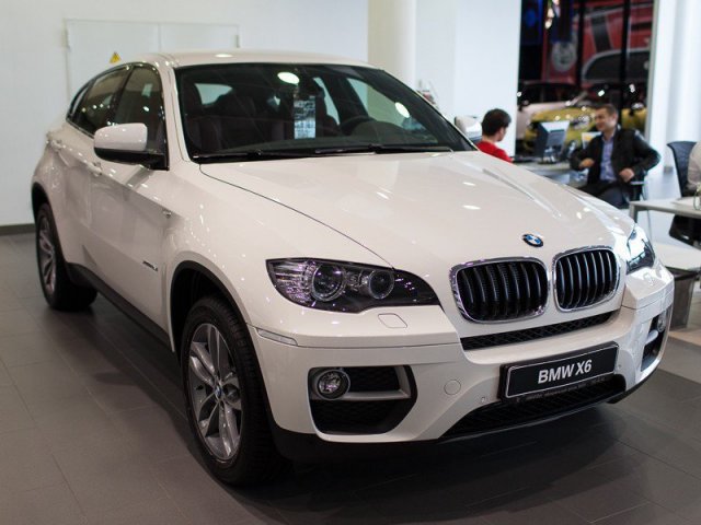 BMW X6,  внедорожник,  2012 г. в.,  автомат,  2,979 л,  цвет:  белый в городе Москва, фото 2, Московская область