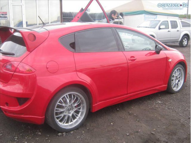 Продаётся Seat Leon 2007 г. в.,  2000 см3,  тип двигателя:  бензин карбюратор,  цвет:  красный,  пробег:  19000 км. в городе Москва, фото 2, стоимость: 1 000 000 руб.