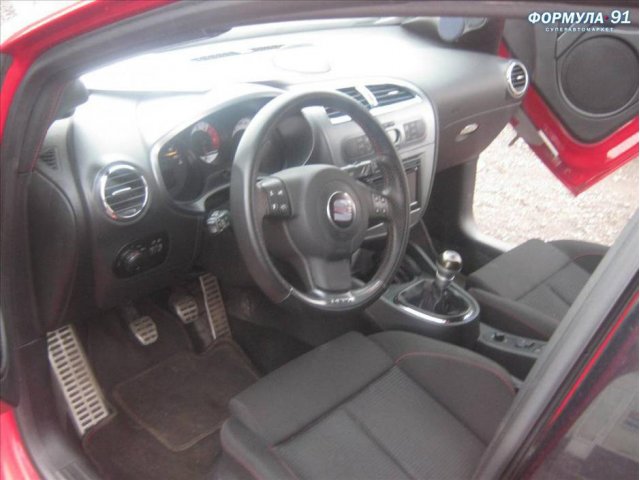 Продаётся Seat Leon 2007 г. в.,  2000 см3,  тип двигателя:  бензин карбюратор,  цвет:  красный,  пробег:  19000 км. в городе Москва, фото 4, Московская область