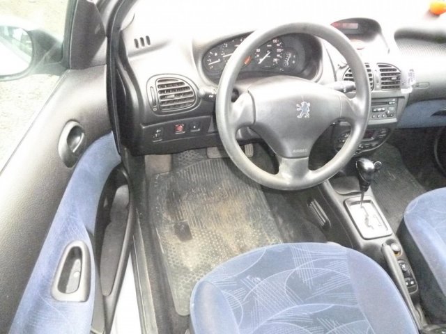 Peugeot 206 2003г.  автомат 1361см.  куб в городе Санкт-Петербург, фото 5, Ленинградская область