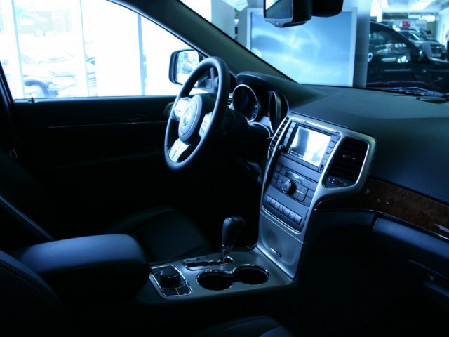 Продается автомобиль Jeep Grand Cherokee 2012 года в городе Москва, фото 4, стоимость: 2 667 000 руб.