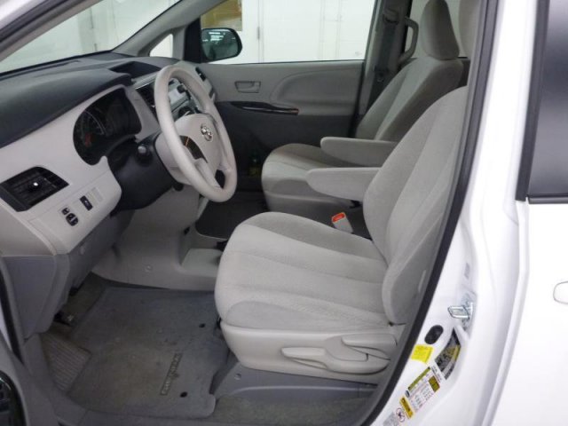 Toyota Sienna 2011г.  автомат 2700см.  куб в городе Москва, фото 2, Московская область