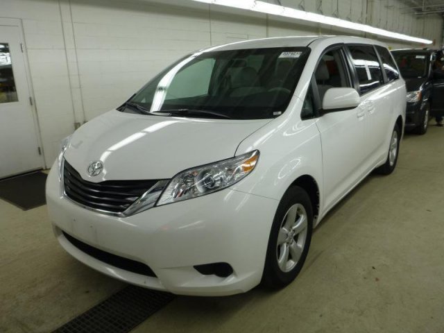 Toyota Sienna 2011г.  автомат 2700см.  куб в городе Москва, фото 4, Toyota