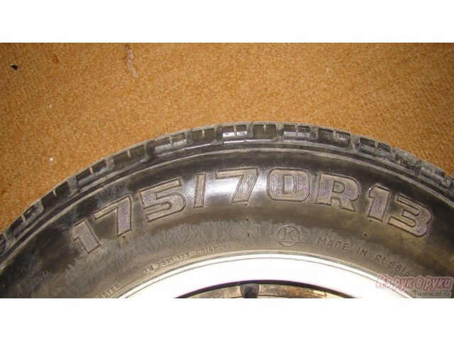 Шины летние 175/70 R13 б/у четыре сезона на новых штампованных дисках в городе Тверь, фото 1, Колеса