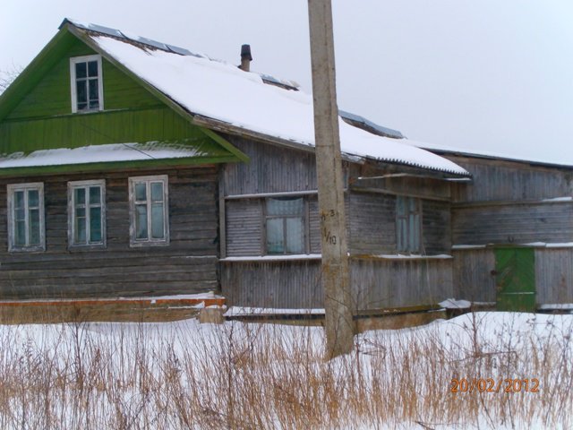 Продается дом в д. Солоницко Шимского района,  бревенчатый 1990 года постройки,  фундамент на блоках,  2 комнаты и большая кухня,  2 веранды,.. . в городе Великий Новгород, фото 1, стоимость: 670 000 руб.