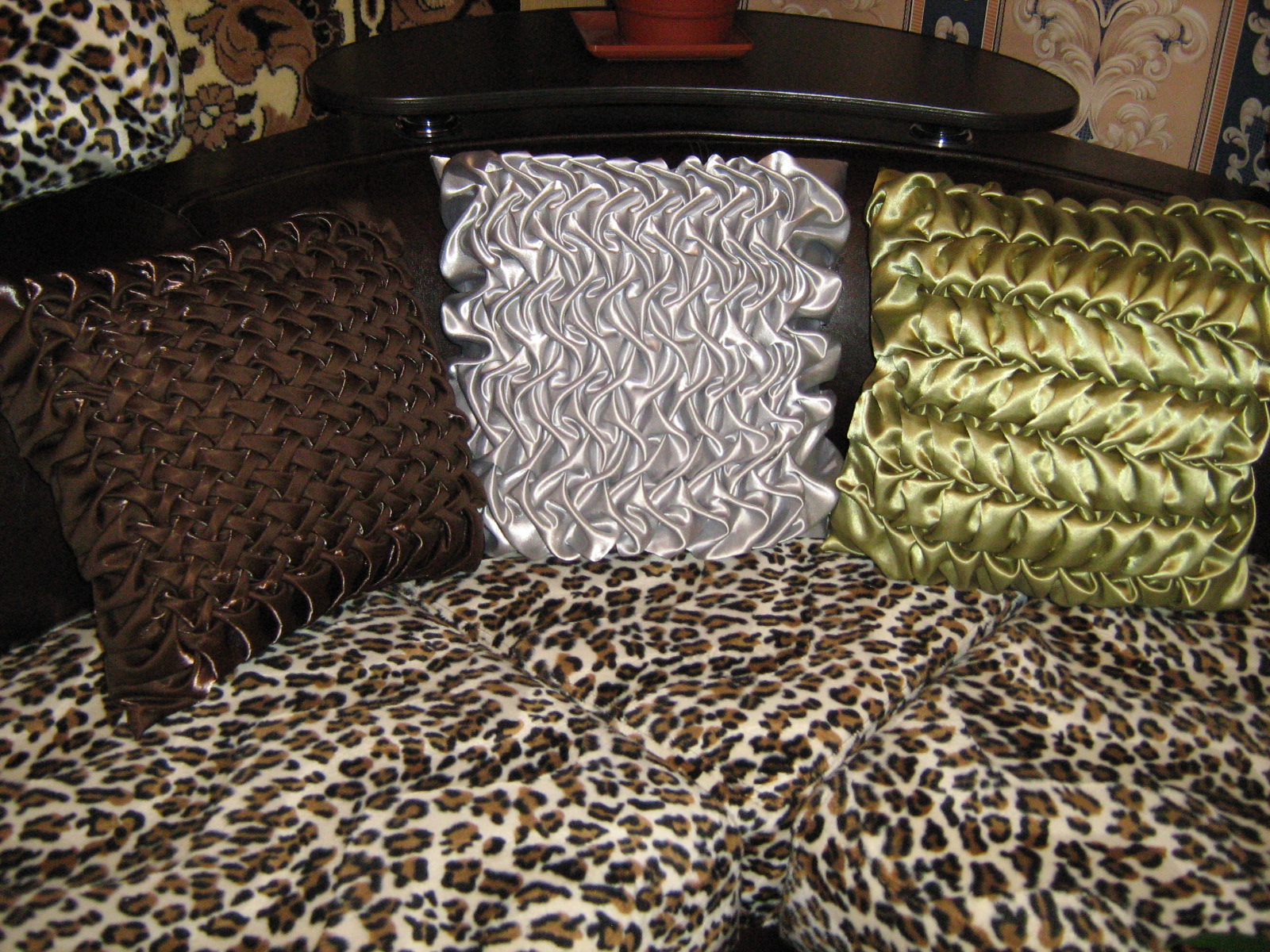 Декоративные подушки в городе Иркутск, фото 1, телефон продавца: +7 (902) 566-67-97
